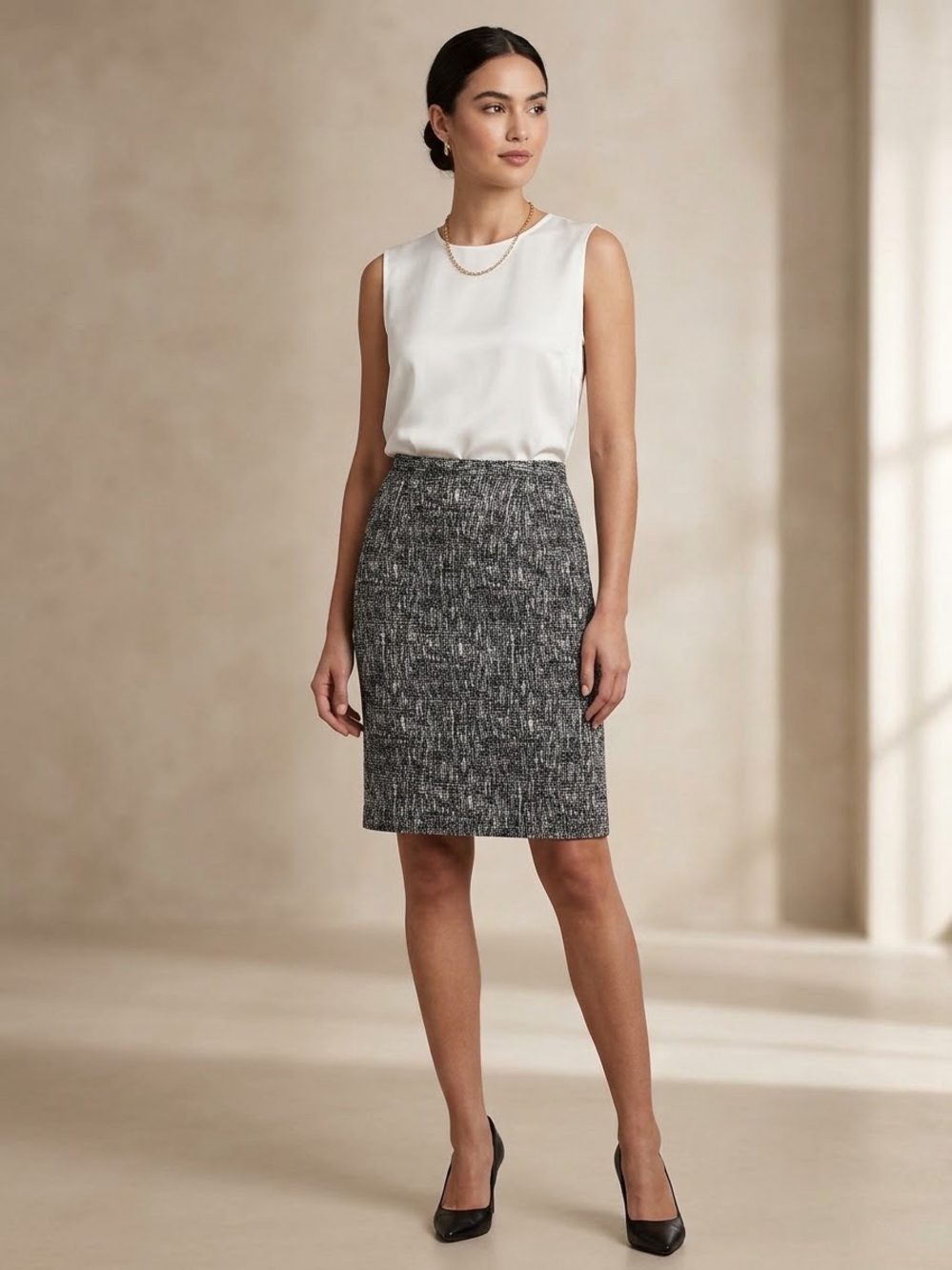 MICHAEL Michael Kors Black White Textured Print Pencil Skirt - Size 2